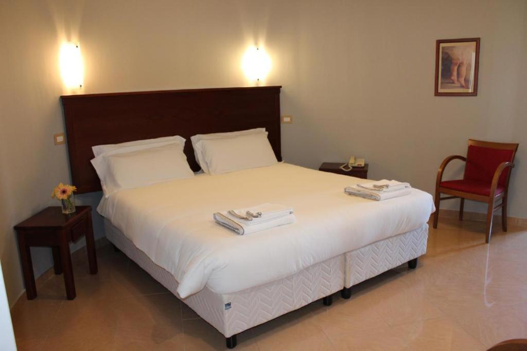 Citta Della Notte Hotel Аугуста Екстериор снимка